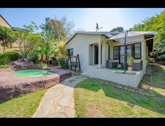 4 BEDROOM HOUSE FOR SALE IN PADFIELD PARK